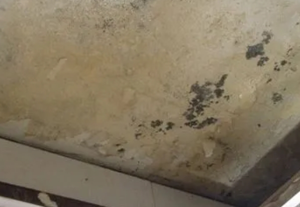 双鸭山阳台漏水维修公司分享下双鸭山卫生间渗水维修需要注意哪些问题。